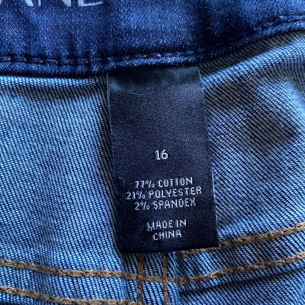 Roll cuff denim shorts - Picture 3 of 4